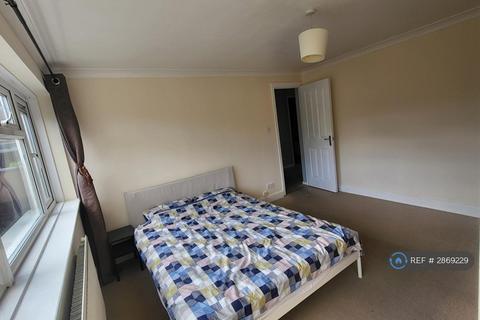 1 bedroom in a flat share to rent, Conniburrow, Milton Keynes, MK14