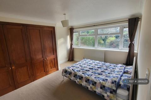 1 bedroom in a flat share to rent, Conniburrow, Milton Keynes, MK14