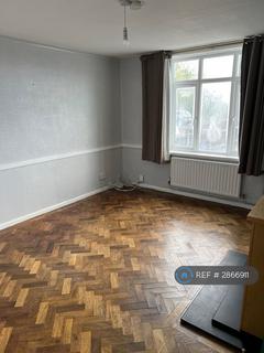 4 bedroom semi-detached house to rent, Ashby Road, Burton-On-Trent, DE15