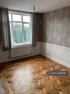 4 bedroom semi-detached house to rent, Ashby Road, Burton-On-Trent, DE15