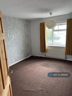 4 bedroom semi-detached house to rent, Ashby Road, Burton-On-Trent, DE15