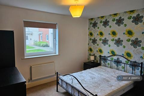 2 bedroom flat to rent, Little Grebe House, West Drayton, UB7