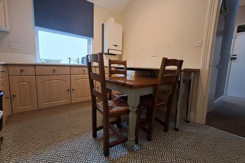 2 bedroom flat to rent, London Road, Pembroke Dock