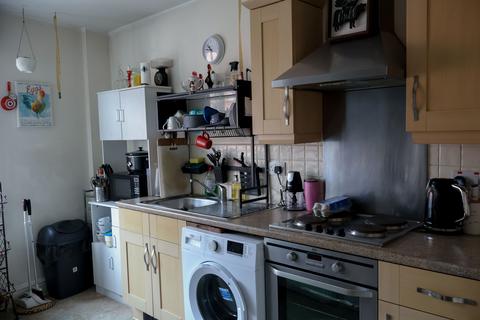 2 bedroom flat for sale, Cricklade Street, Swindon SN1