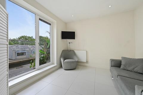 1 bedroom flat to rent, Chiswick High Road, London W4