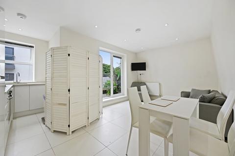 1 bedroom flat to rent, Chiswick High Road, London W4