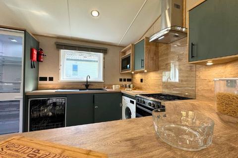 4 bedroom park home for sale, Hoburne Cotswold Reach