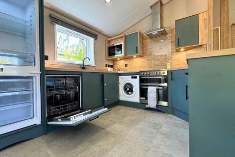 4 bedroom park home for sale, Hoburne Cotswold Reach