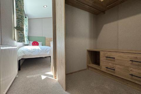 4 bedroom park home for sale, Hoburne Cotswold Reach