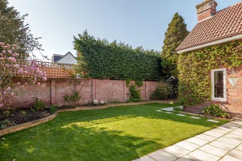 4 bedroom detached house for sale, Thatcham Gardens, Whetstone