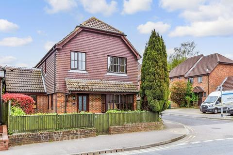4 bedroom detached house for sale, Jarvis Place, Tenterden TN30