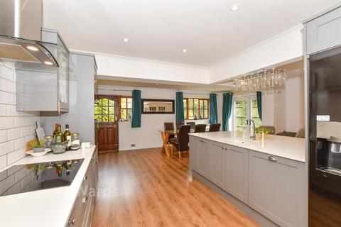 4 bedroom detached house for sale, Jarvis Place, Tenterden TN30