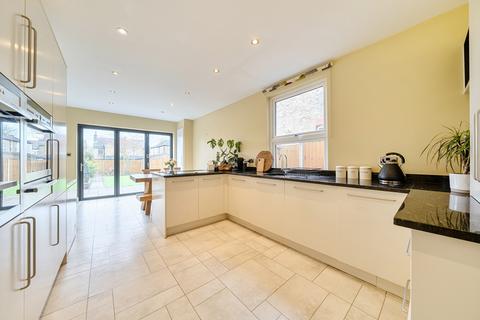 4 bedroom house for sale, Ladysmith Road, London