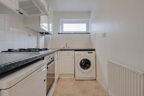 2 bedroom flat to rent, Tristan Lodge, Bushey Grove Road, Bushey, WD23