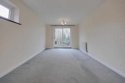 2 bedroom flat to rent, Tristan Lodge, Bushey Grove Road, Bushey, WD23