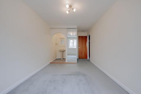 2 bedroom flat to rent, Tristan Lodge, Bushey Grove Road, Bushey, WD23