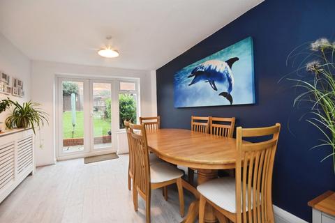 3 bedroom terraced house for sale, Linnet Drive, Tile Kiln, Chelmsford