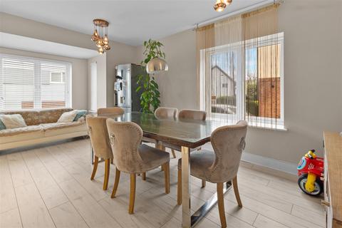 4 bedroom detached house for sale, Buttercup Drive, Polegate BN26