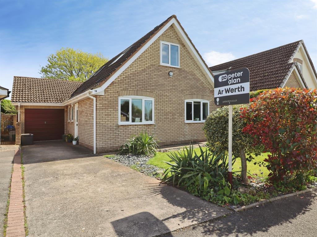4 bedroom detached bungalow for sale