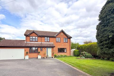 4 bedroom detached house for sale, Riverside Walk, Bottesford