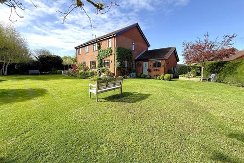 4 bedroom detached house for sale, Riverside Walk, Bottesford