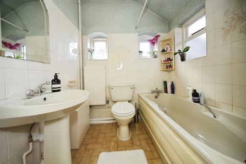 3 bedroom end of terrace house for sale, Beechwood Road, Luton