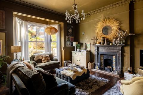 4 bedroom semi-detached house for sale, Earlswood Road, Redhill
