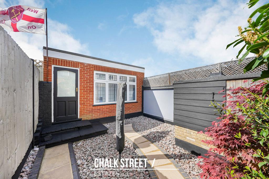 Detached house exterior, garden