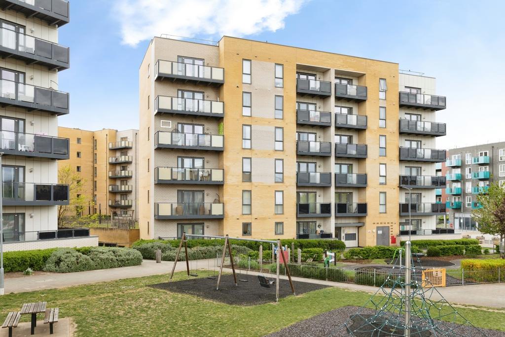 3 bedroom flat for sale