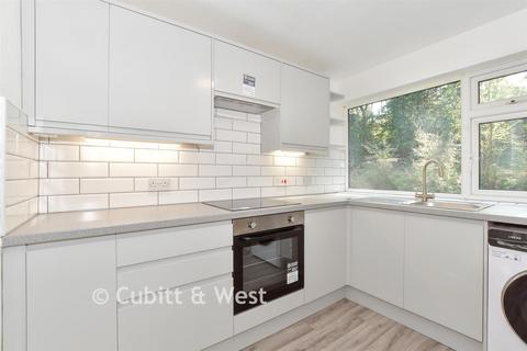 2 bedroom flat for sale, Trenholme Court, Caterham CR3