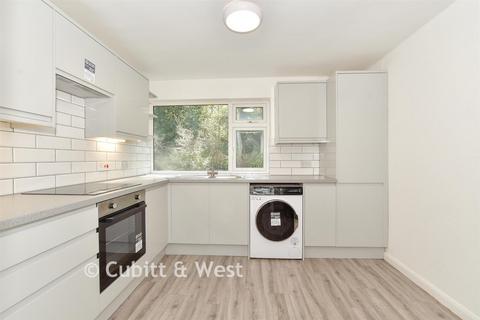 2 bedroom flat for sale, Trenholme Court, Caterham CR3