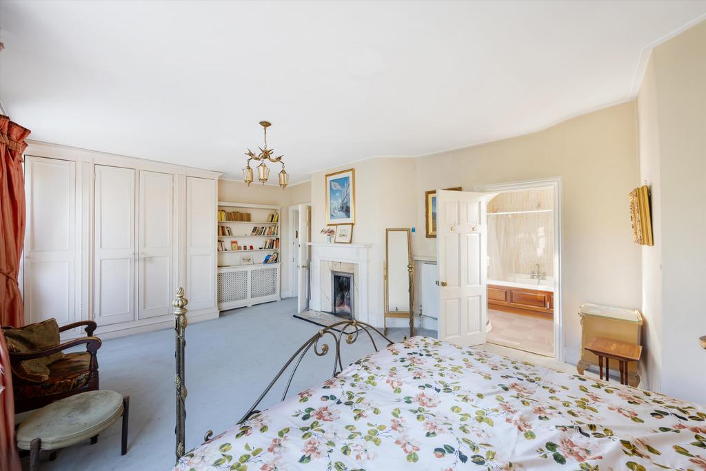 Master bedroom, en suite
