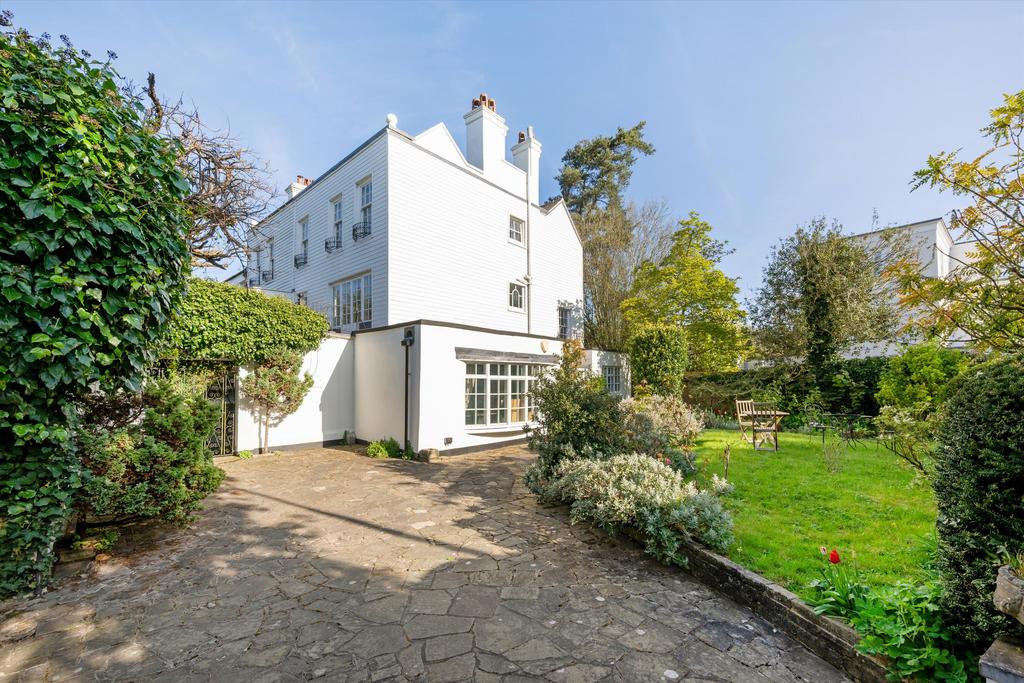 Detached house exterior, driveway, garden