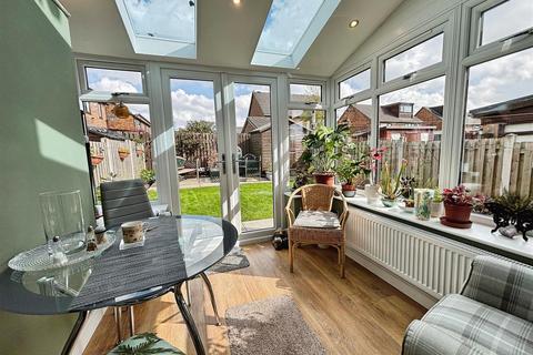 2 bedroom semi-detached house for sale, Eaglesfield Drive, Bradford BD6