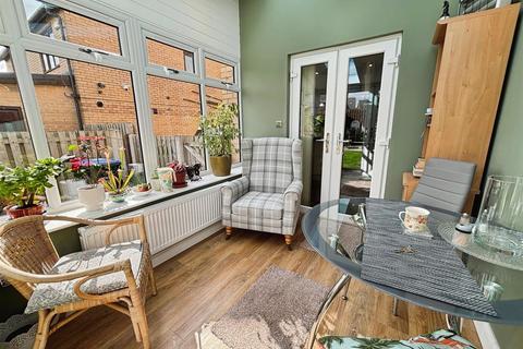 2 bedroom semi-detached house for sale, Eaglesfield Drive, Bradford BD6