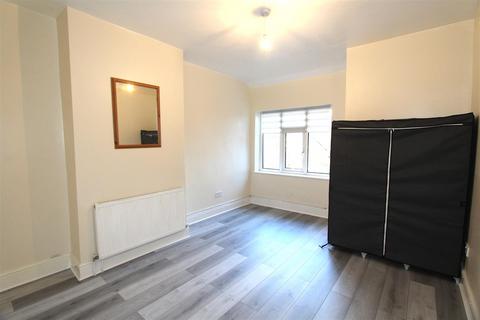 2 bedroom flat to rent, Moss Lane, Timperley, Altrincham