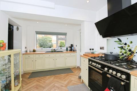 2 bedroom bungalow for sale, St. Johns Road, Peterborough, Cambridgeshire, PE2