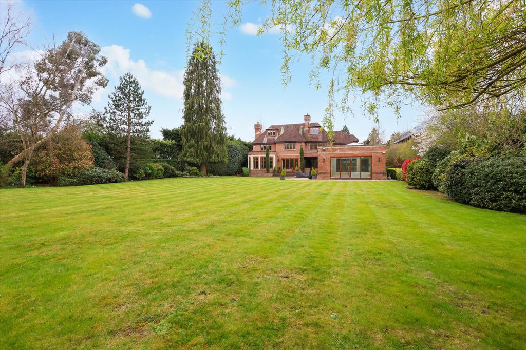 House exterior, garden