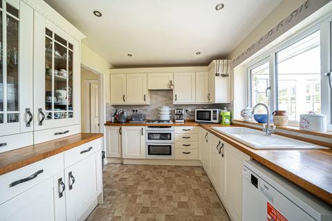 3 bedroom semi-detached house for sale, Hunters Close, Oakley, Basingstoke, RG23 7BG