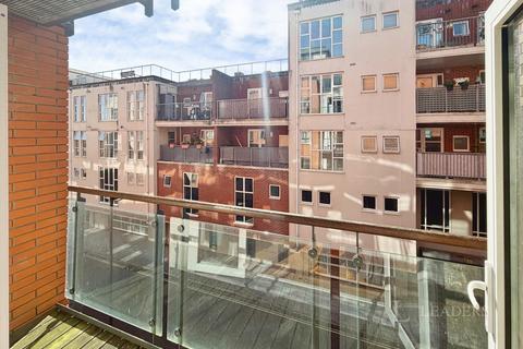 Studio to rent, Lower Canal Walk, Southampton, SO14