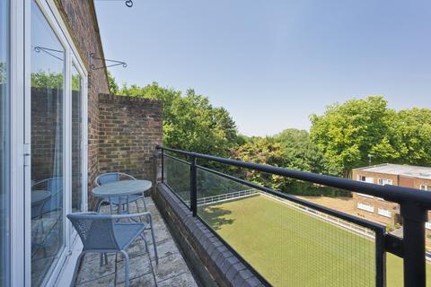 2 bedroom flat to rent, Farington Acres, Vale Road, Weybridge, Surrey, KT13