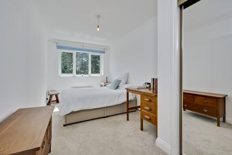 2 bedroom flat to rent, Farington Acres, Vale Road, Weybridge, Surrey, KT13