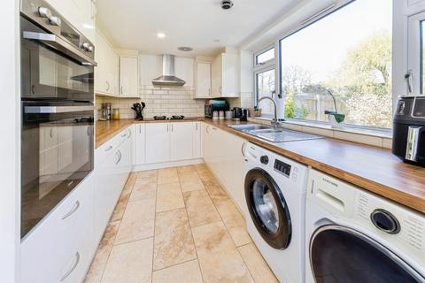 5 bedroom detached bungalow for sale, Snow Hill, Copthorne, Crawley