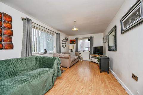 3 bedroom flat for sale, Simons Croft, Bootle, Merseyside, L30