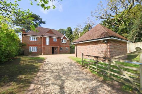 Oaks Lane, Shirley