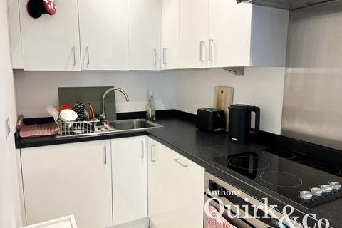 Studio to rent, Goswell Road, London, EC1V
