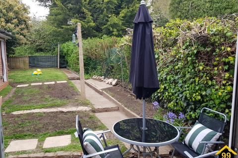 4 bedroom semi-detached house for sale, Elmscroft Gardens, Potters Bar, United Kingdom, EN6