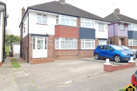 4 bedroom semi-detached house for sale, Elmscroft Gardens, Potters Bar, United Kingdom, EN6