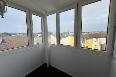 2 bedroom apartment for sale, Promenade, Blackpool FY1