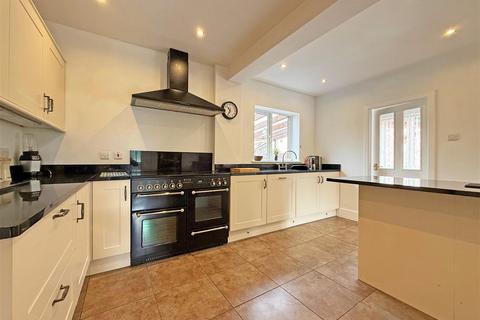 4 bedroom semi-detached house for sale, Sutton Grove, Shrewsbury